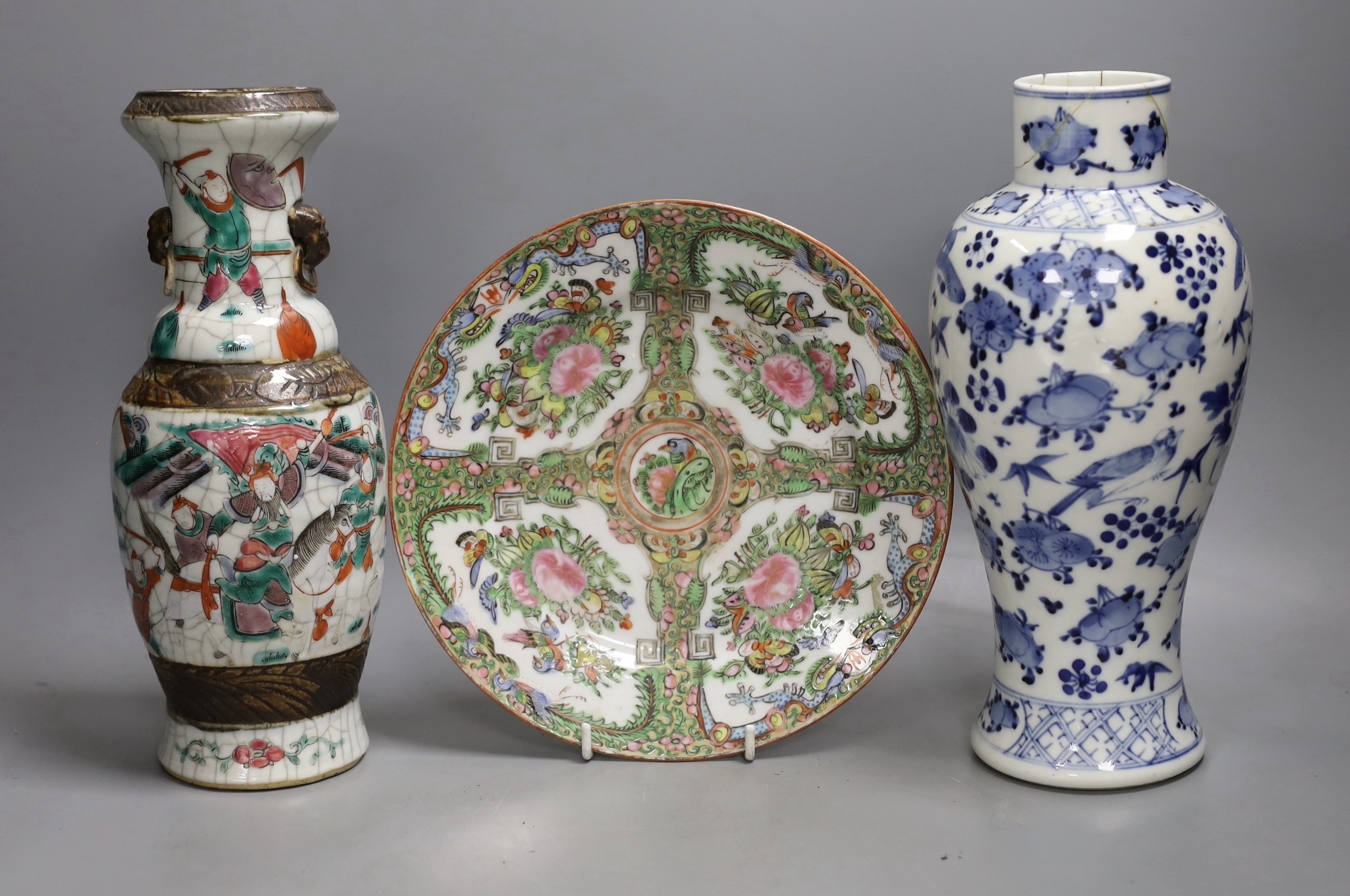 An early 20th century Chinese blue and white vase, a crackle vase and a famille rose plate (3), tallest 26cm